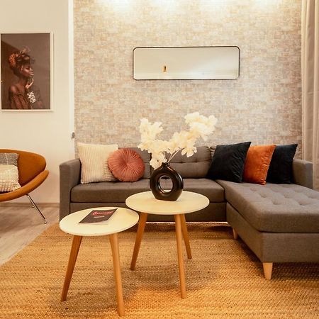 Ideal Stay: Spacious 2Br Apt Near Calea Victoriei บูคาเรสต์ ภายนอก รูปภาพ