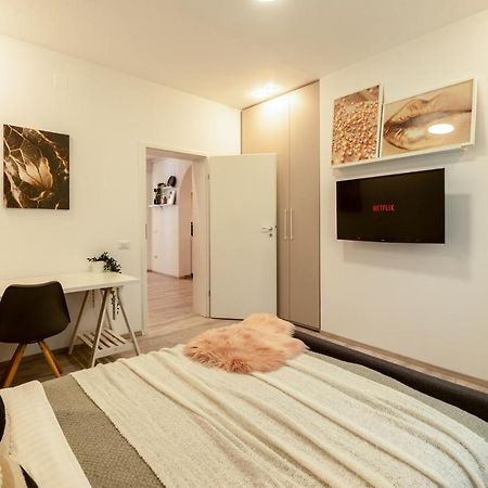 Ideal Stay: Spacious 2Br Apt Near Calea Victoriei บูคาเรสต์ ภายนอก รูปภาพ