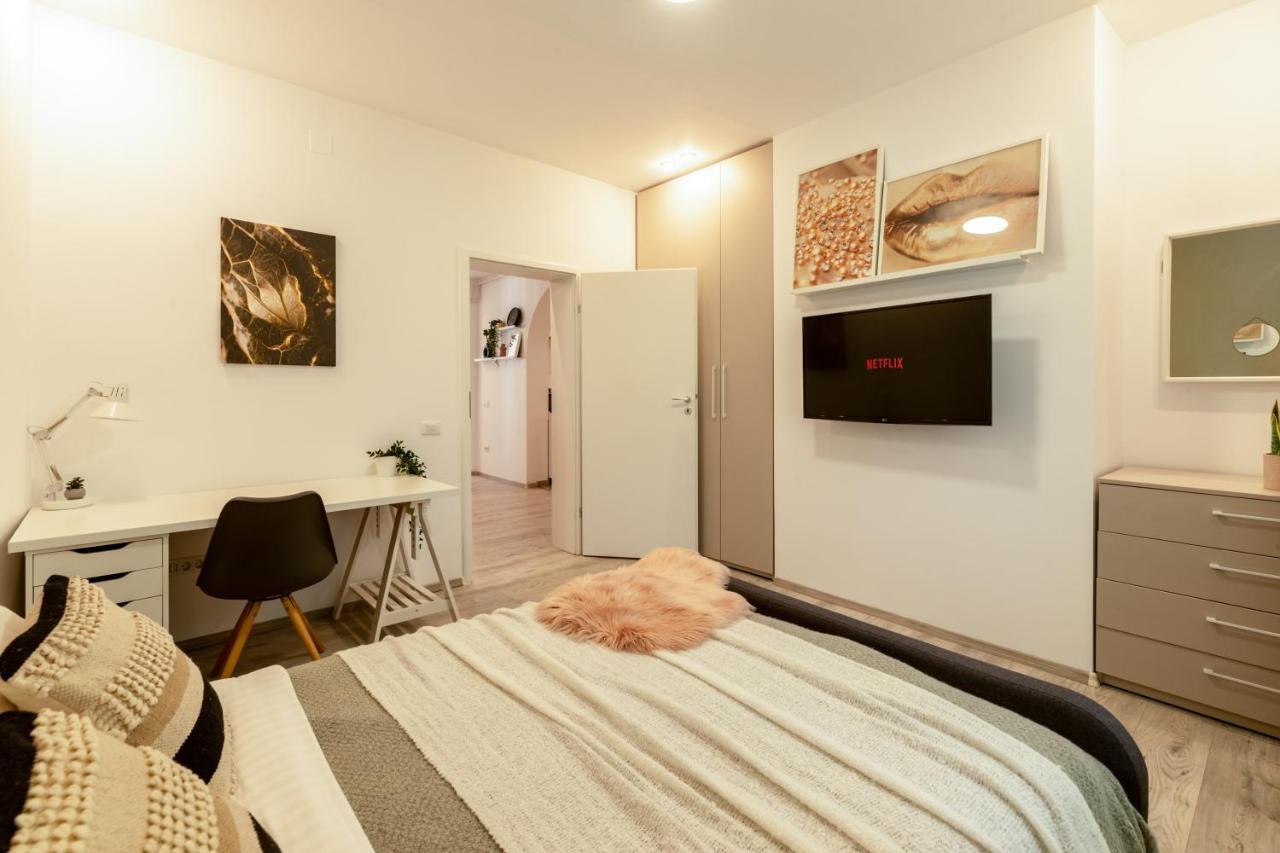Ideal Stay: Spacious 2Br Apt Near Calea Victoriei บูคาเรสต์ ภายนอก รูปภาพ