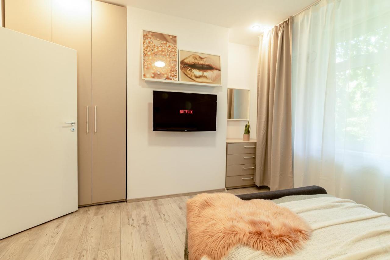 Ideal Stay: Spacious 2Br Apt Near Calea Victoriei บูคาเรสต์ ภายนอก รูปภาพ