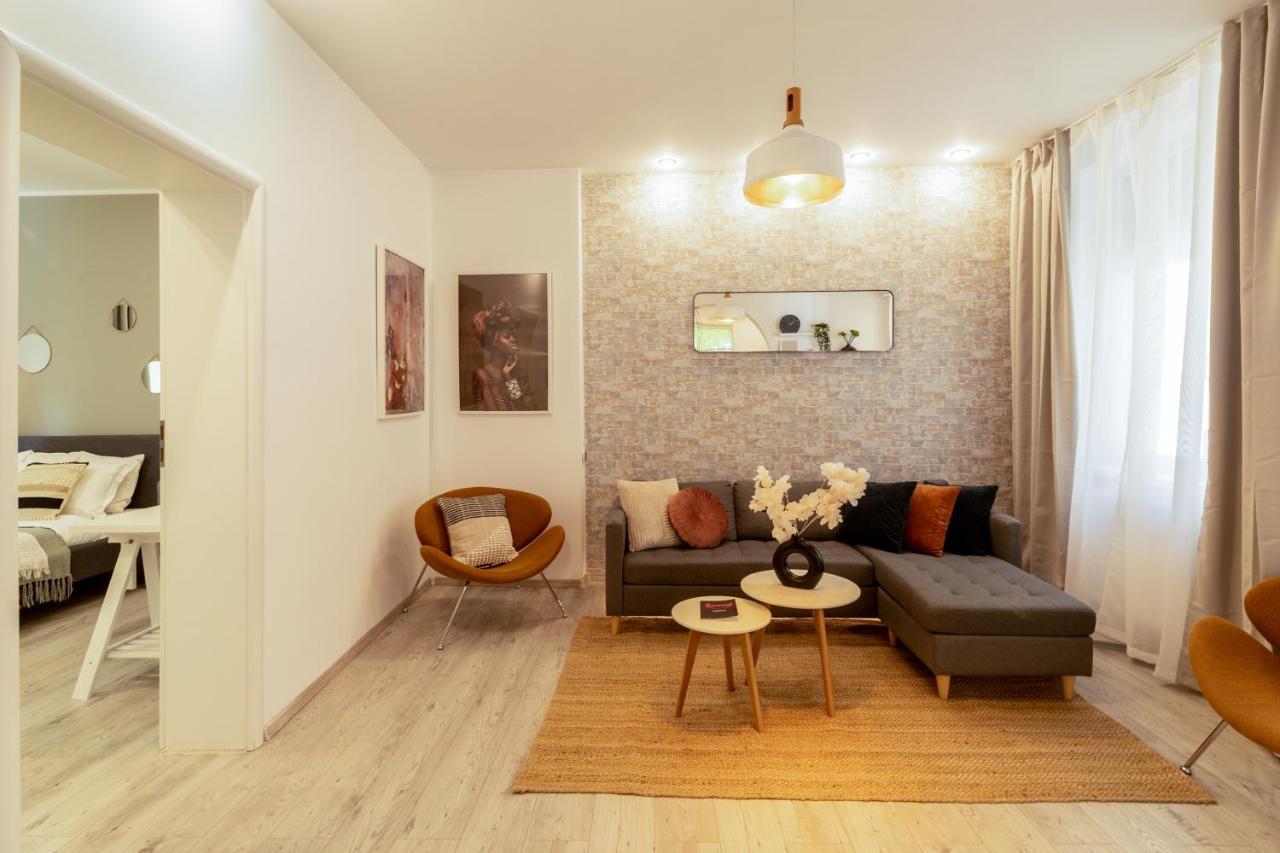 Ideal Stay: Spacious 2Br Apt Near Calea Victoriei บูคาเรสต์ ภายนอก รูปภาพ