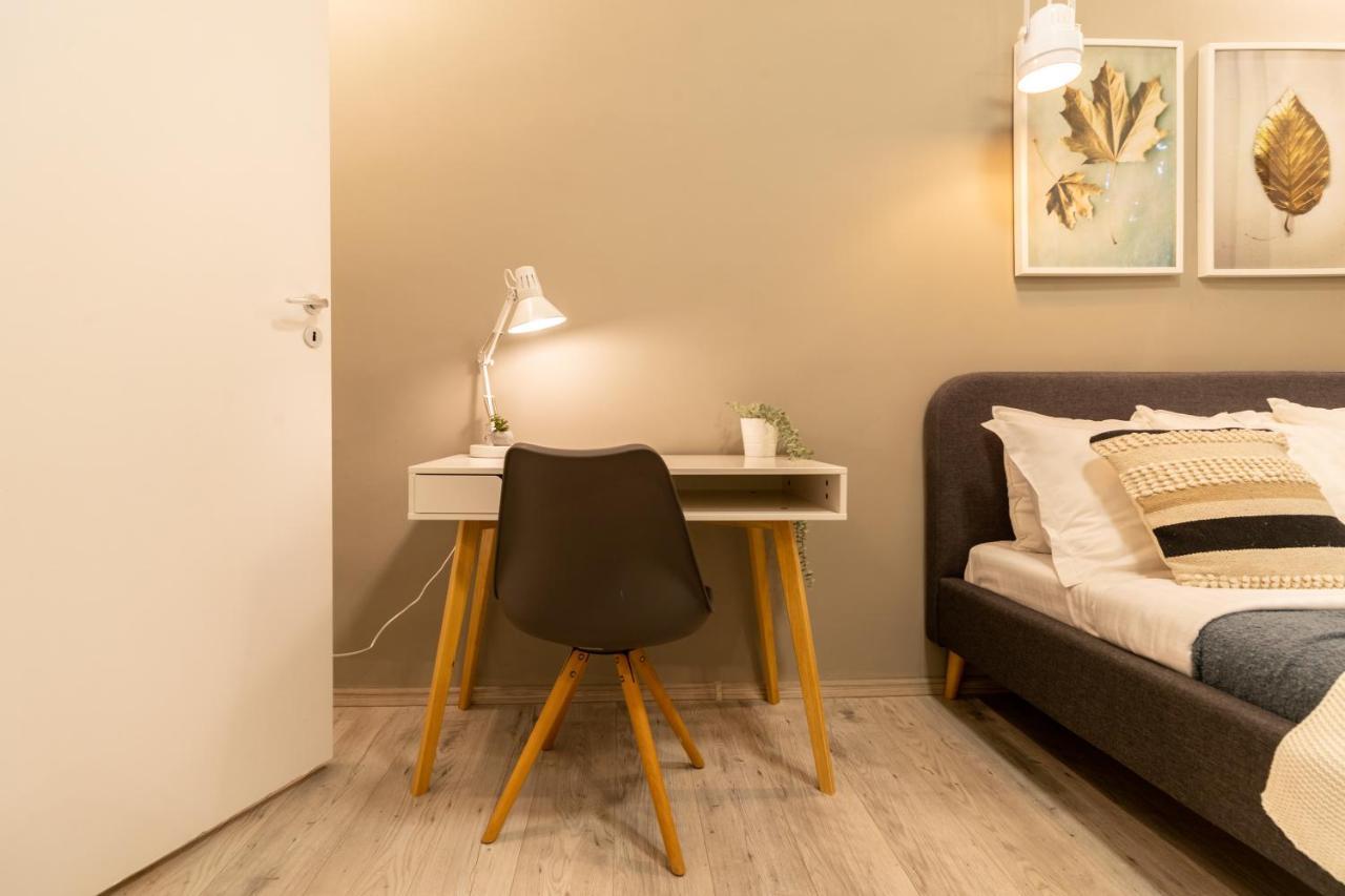 Ideal Stay: Spacious 2Br Apt Near Calea Victoriei บูคาเรสต์ ภายนอก รูปภาพ