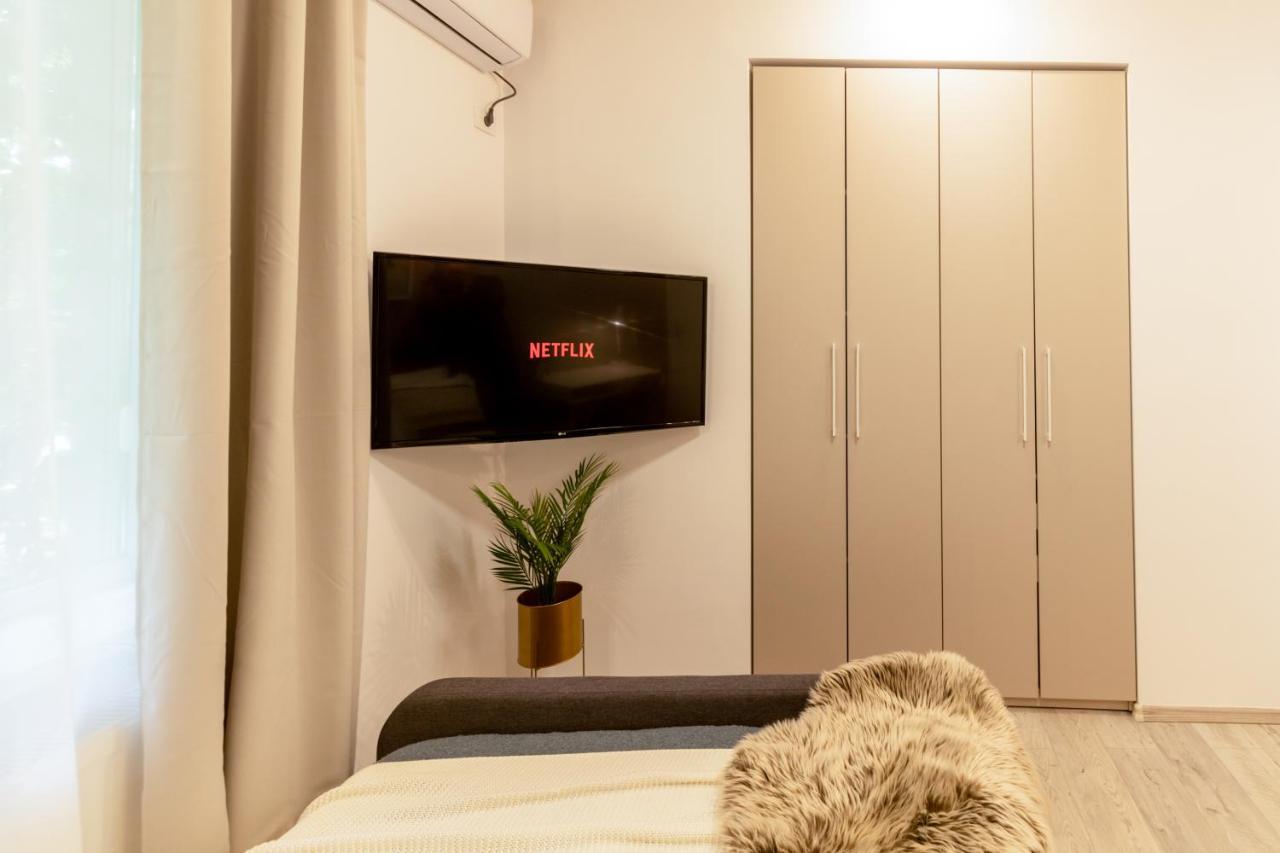 Ideal Stay: Spacious 2Br Apt Near Calea Victoriei บูคาเรสต์ ภายนอก รูปภาพ