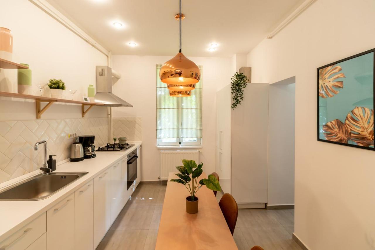 Ideal Stay: Spacious 2Br Apt Near Calea Victoriei บูคาเรสต์ ภายนอก รูปภาพ