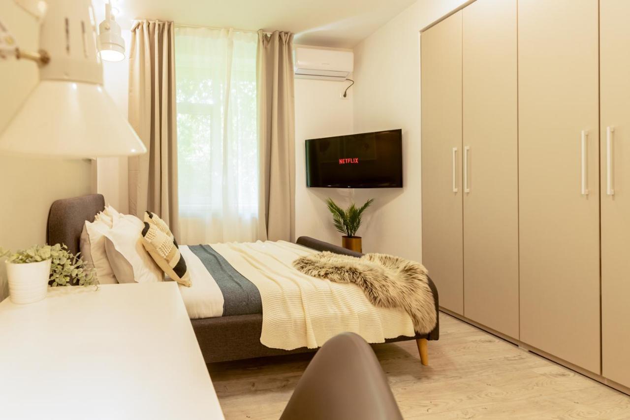 Ideal Stay: Spacious 2Br Apt Near Calea Victoriei บูคาเรสต์ ภายนอก รูปภาพ
