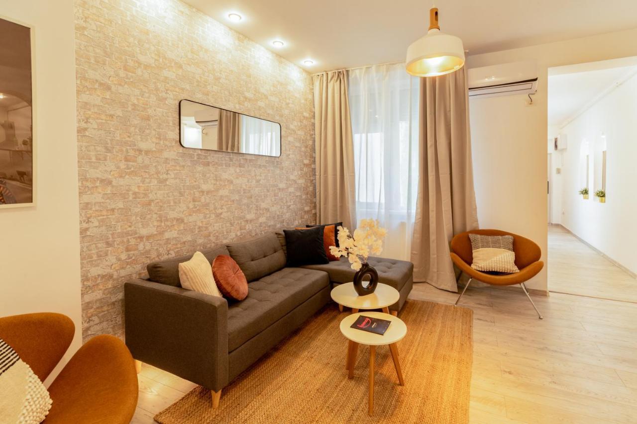 Ideal Stay: Spacious 2Br Apt Near Calea Victoriei บูคาเรสต์ ภายนอก รูปภาพ