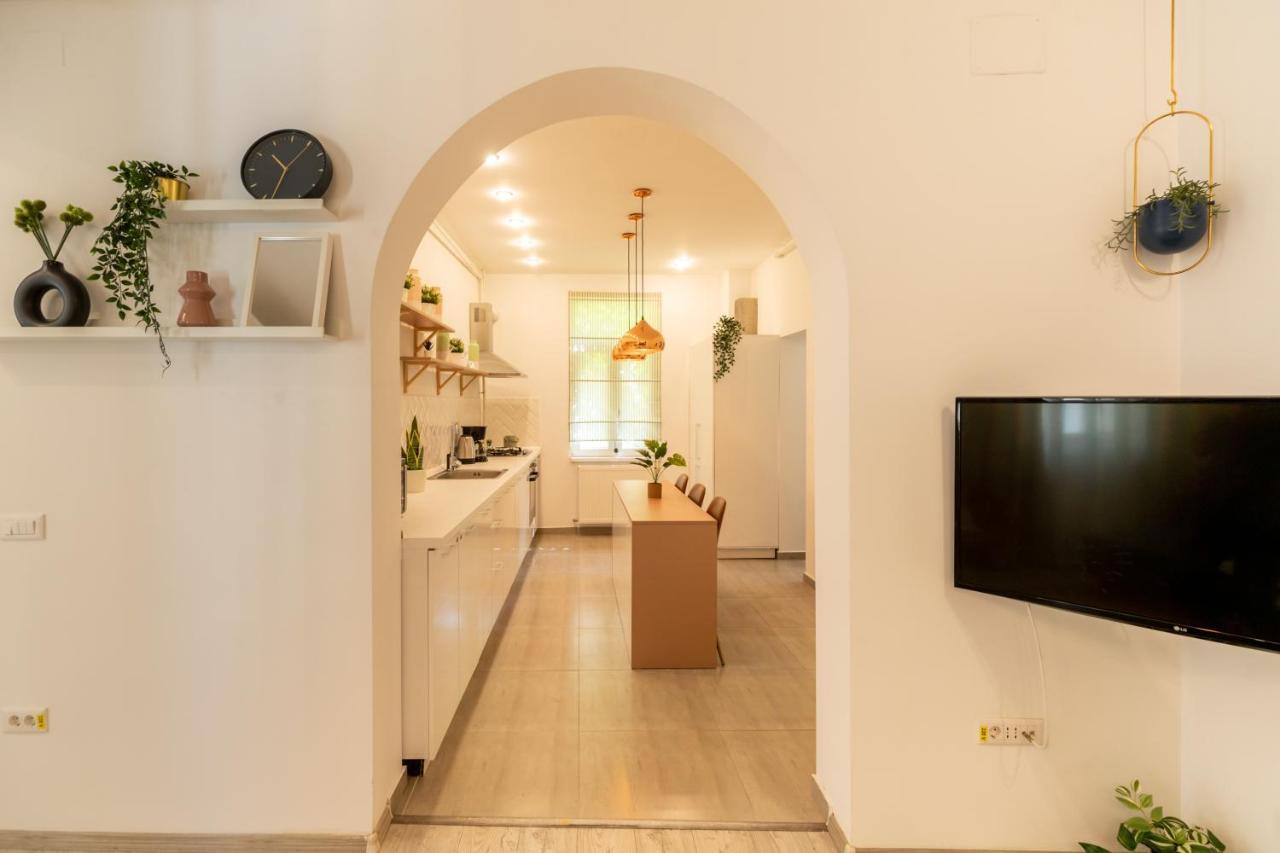 Ideal Stay: Spacious 2Br Apt Near Calea Victoriei บูคาเรสต์ ภายนอก รูปภาพ