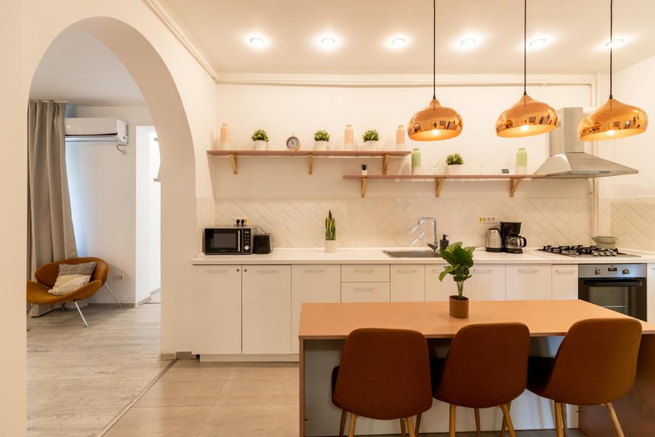 Ideal Stay: Spacious 2Br Apt Near Calea Victoriei บูคาเรสต์ ภายนอก รูปภาพ
