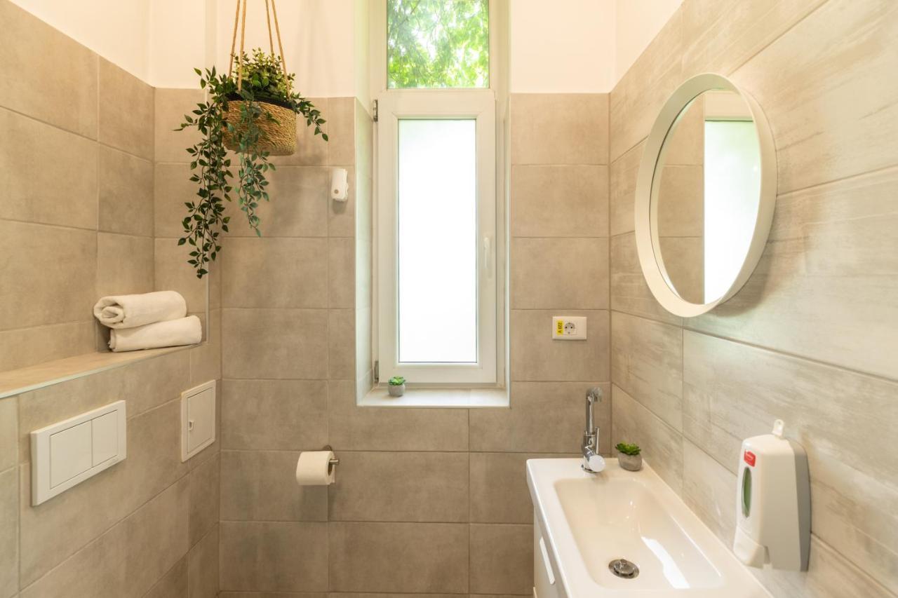 Ideal Stay: Spacious 2Br Apt Near Calea Victoriei บูคาเรสต์ ภายนอก รูปภาพ