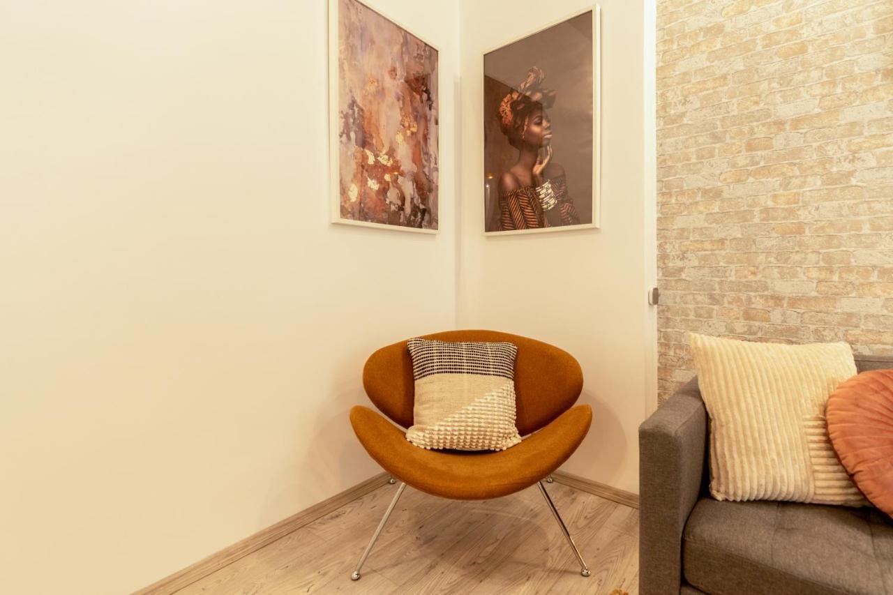 Ideal Stay: Spacious 2Br Apt Near Calea Victoriei บูคาเรสต์ ภายนอก รูปภาพ